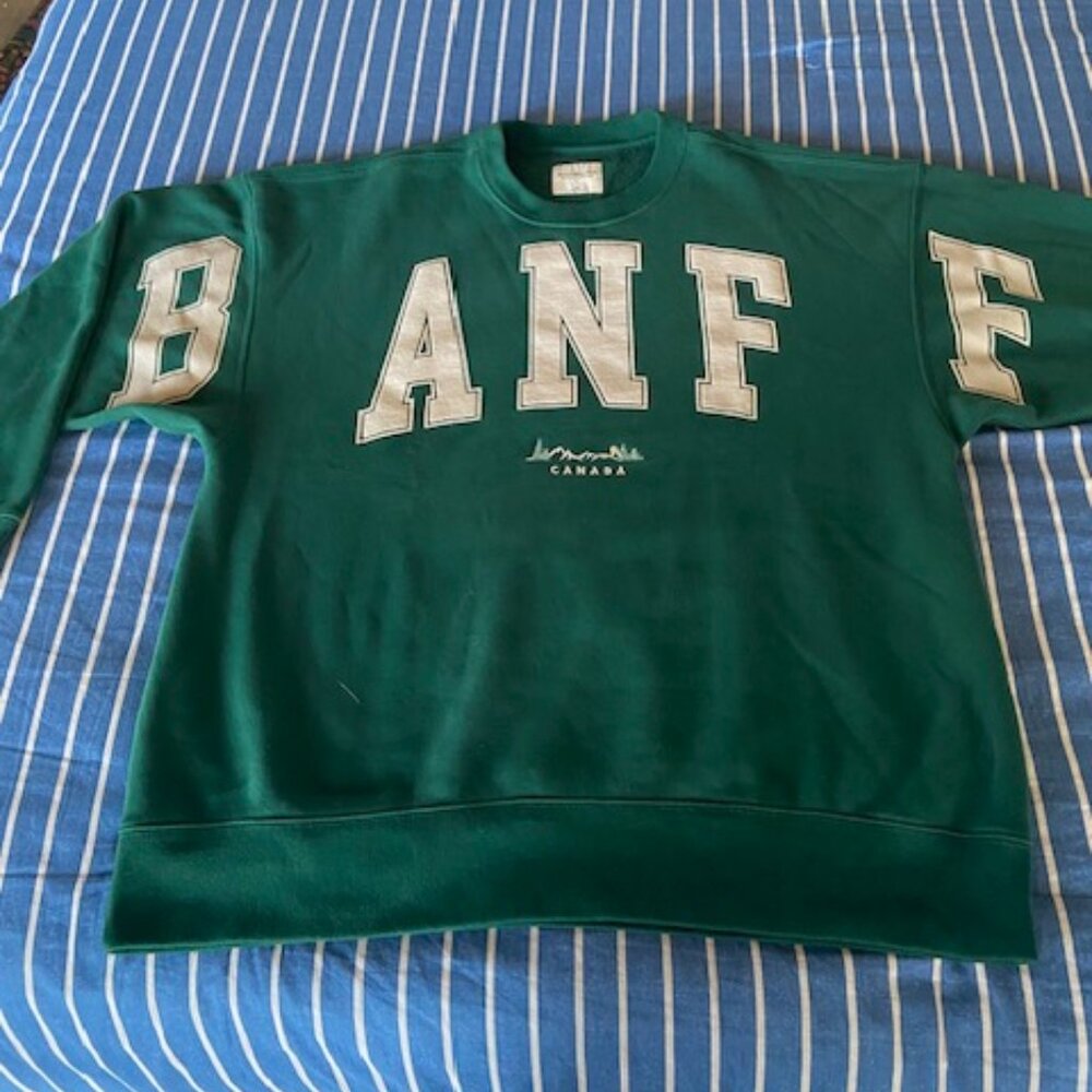 Abercrombie Soft AF Ski Destination Vintage Sunday Crew Banff